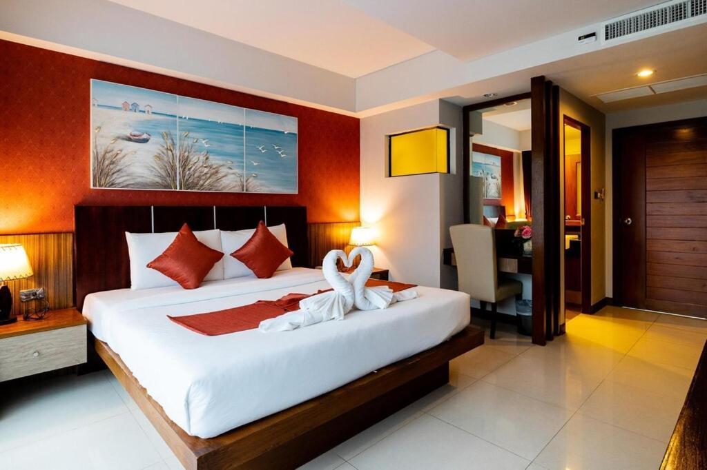 Dipantai Boutique Beach Resort Patong ภายนอก รูปภาพ