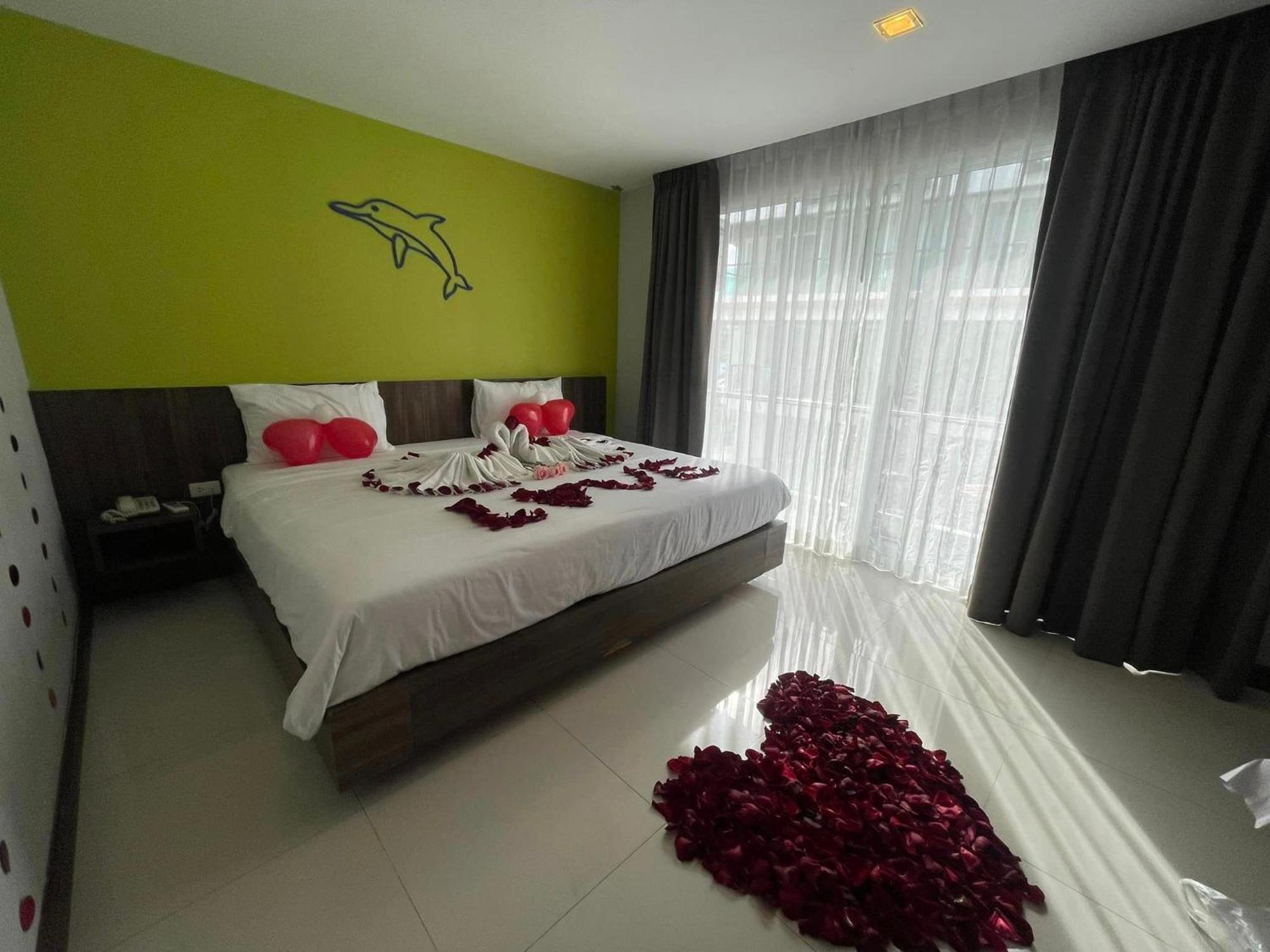 Dipantai Boutique Beach Resort Patong ภายนอก รูปภาพ